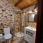 A Casa Dos Avos Es Una Casa De Piedra De 1850 Con Piscina Y En Plena Naturaleza En Galicia