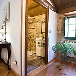 Feriehus A Casa Dos Avos Es Una Casa De Piedra De 1850 Con Piscina Y En Plena Naturaleza En Galicia