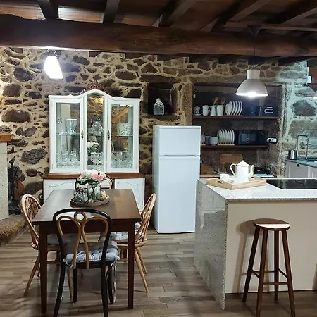 Casa vacanze A Casa Dos Avos Es Casa De Piedra De 1850 Con Piscina Y En Plena Naturaleza En Galicia *