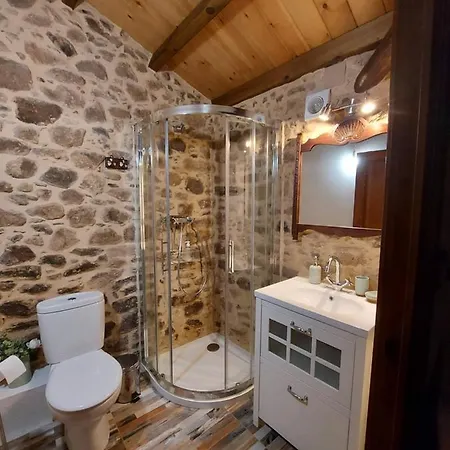 A Casa Dos Avos Es Casa De Piedra De 1850 Con Piscina Y En Plena Naturaleza En Galicia