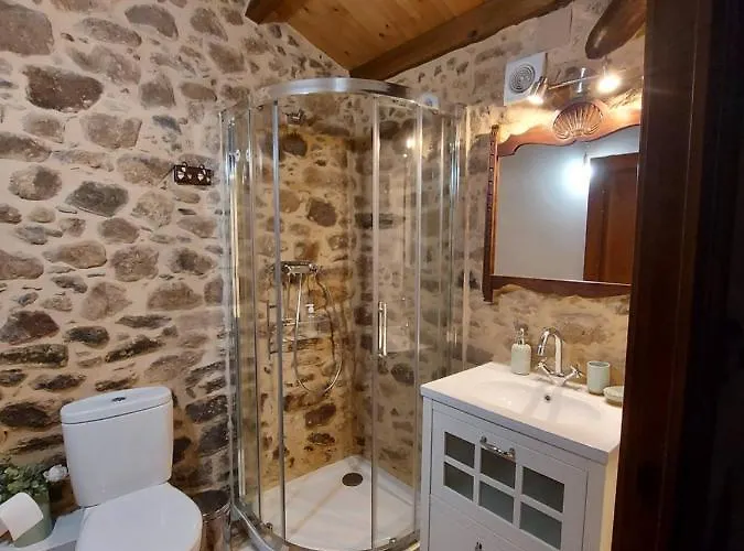 A Casa Dos Avos Es Una Casa De Piedra De 1850 Con Piscina Y En Plena Naturaleza En Galicia