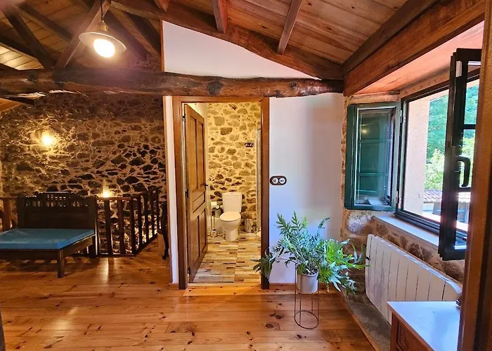 A Casa Dos Avos Es Una Casa De Piedra De 1850 Con Piscina Y En Plena Naturaleza En Galicia *