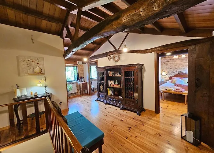 A Casa Dos Avos Es Una Casa De Piedra De 1850 Con Piscina Y En Plena Naturaleza En Galicia *