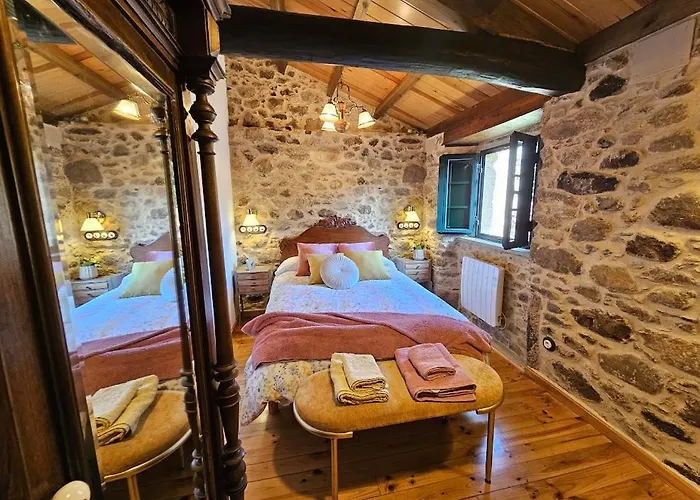 A Casa Dos Avos Es Una Casa De Piedra De 1850 Con Piscina Y En Plena Naturaleza En Galicia *